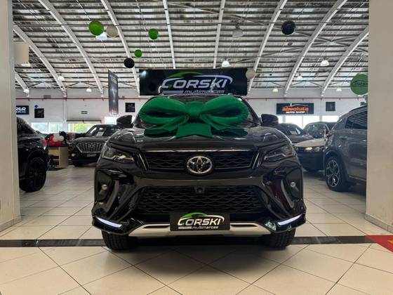 TOYOTA HILUX SW4 2.8 D-4D TURBO DIESEL SRX PLATINUM 7L 4X4 AUTOMÁTICO